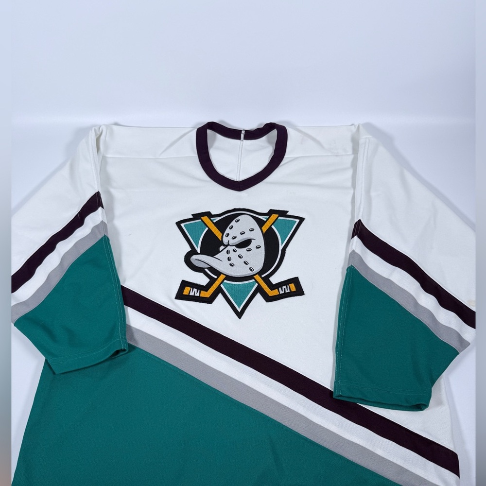 Anaheim Mighty Ducks Hockey Jersey Size XL White Teal used good condition t